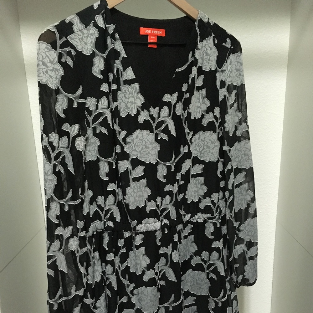 Joe Fresh Knee Length black and grey flower dress Size M